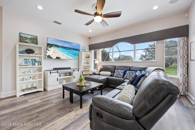 living room with baseboards, visible vents, a ceiling fan, wood finished floors, and recessed lighting