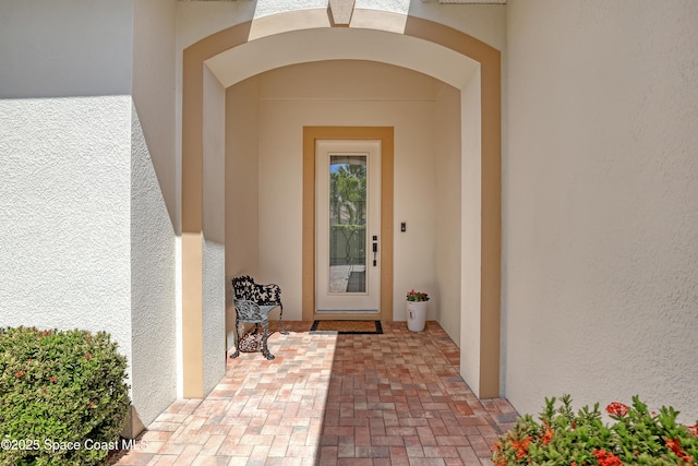 entrance to property with stucco siding