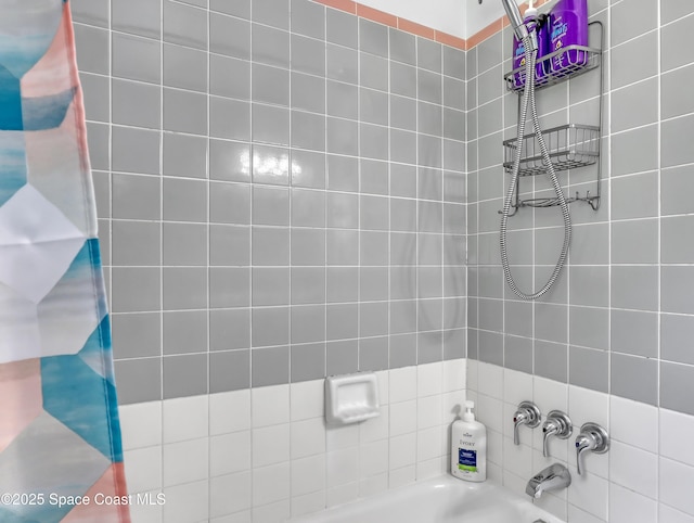 bathroom featuring shower / bathtub combination with curtain