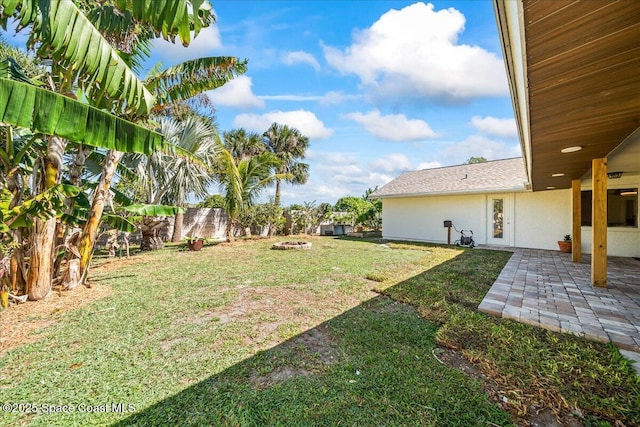 view of yard featuring a patio area