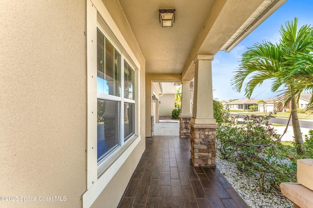 balcony featuring covered porch