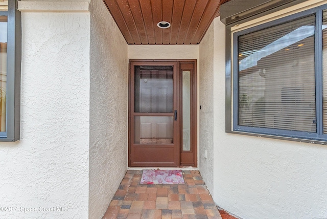 property entrance featuring stucco siding