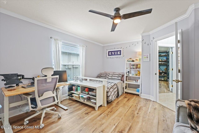 bedroom with light wood-style floors, crown molding, a textured ceiling, and ceiling fan