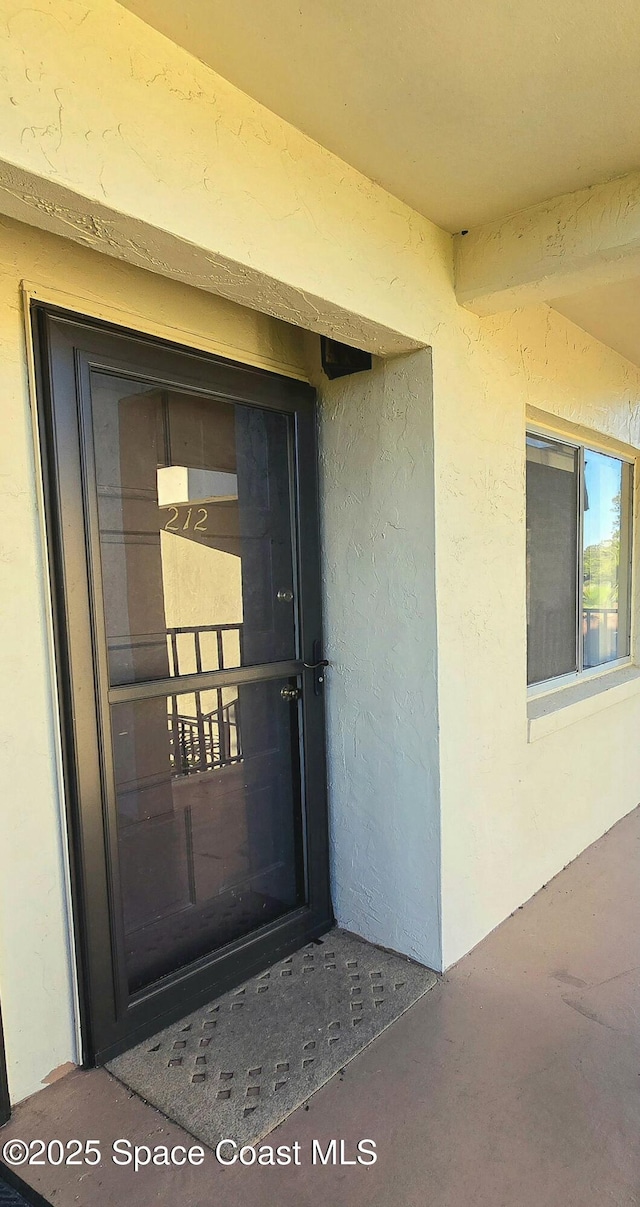 view of exterior entry featuring stucco siding