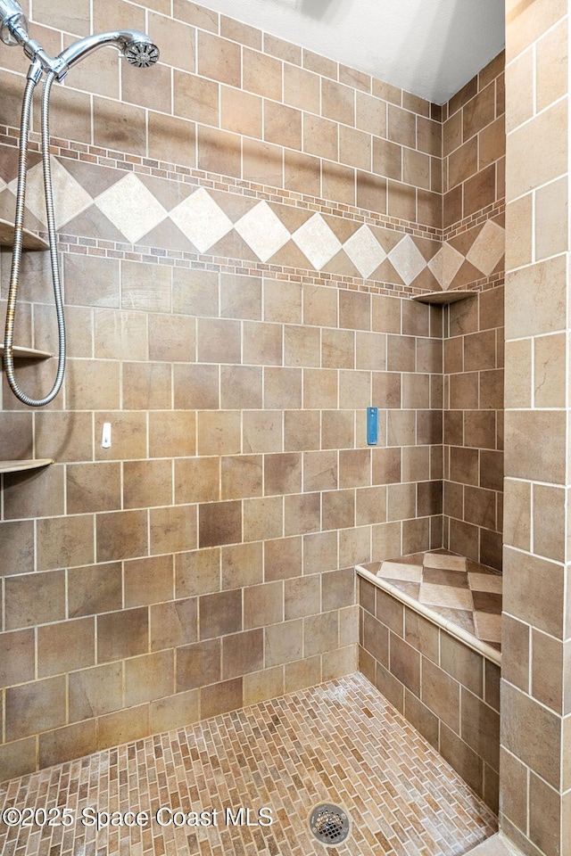 bathroom featuring a tile shower