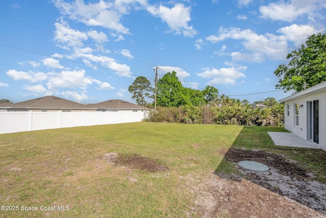 view of yard featuring fence