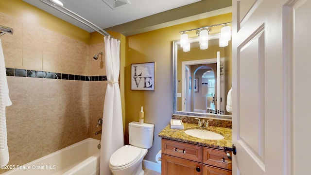 full bath with visible vents, baseboards, toilet, shower / bath combo with shower curtain, and vanity