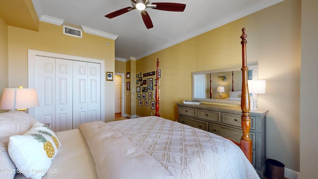 bedroom with visible vents, ornamental molding, a closet, baseboards, and ceiling fan