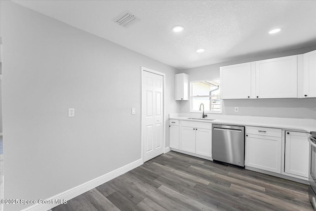 kitchen featuring visible vents, baseboards, dark wood finished floors, stainless steel appliances, and a sink