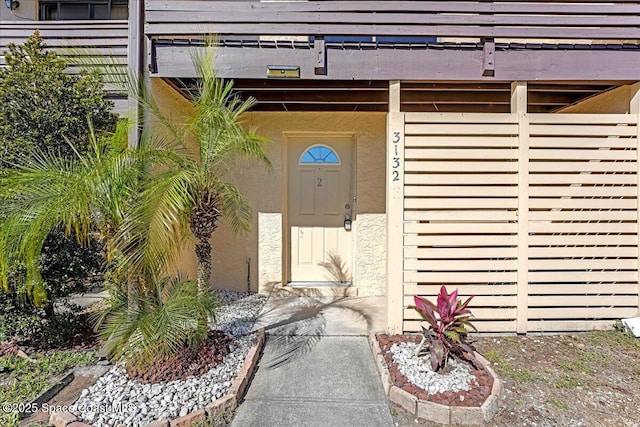 view of exterior entry with stucco siding