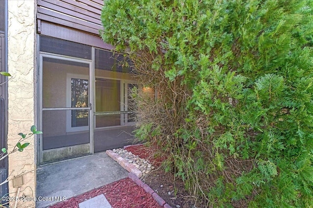 property entrance with stucco siding