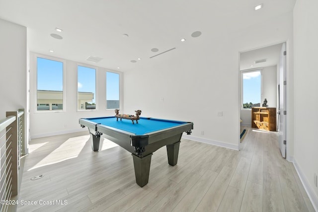 rec room with visible vents, pool table, baseboards, recessed lighting, and light wood-style flooring