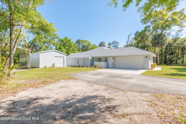 view of front of house with a garage, a front lawn, and driveway