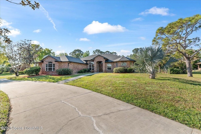 view of front of house with driveway and a front lawn