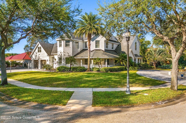 view of front facade featuring stucco siding, concrete driveway, and a front lawn