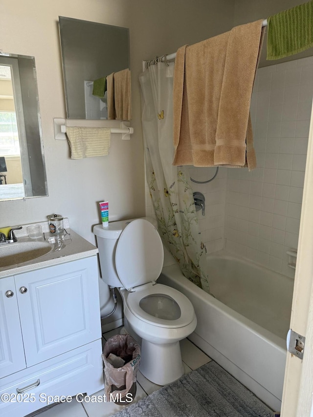 full bathroom featuring shower / bathtub combination with curtain, toilet, and vanity