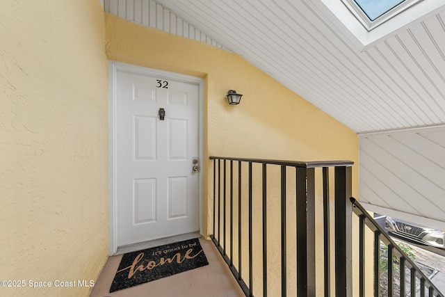 view of exterior entry featuring stucco siding