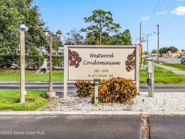 view of community / neighborhood sign