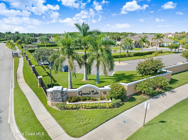 view of home's community featuring a residential view and a lawn