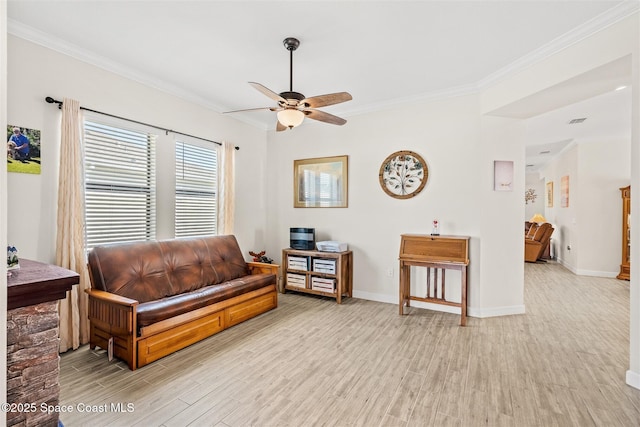 living area featuring light wood-style floors, ornamental molding, and a ceiling fan