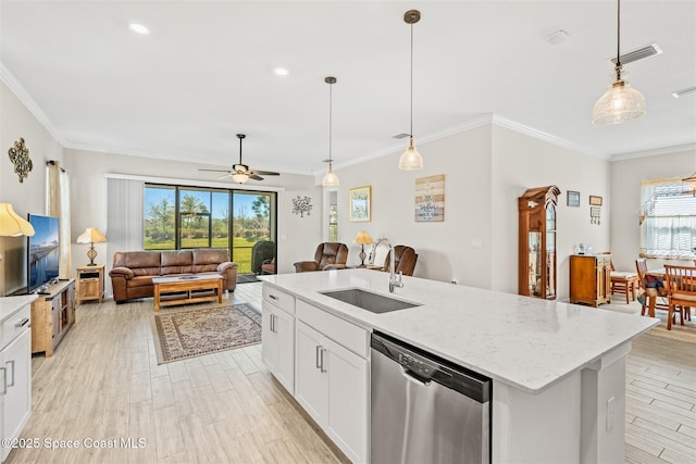 kitchen featuring a ceiling fan, visible vents, a sink, light wood-style floors, and stainless steel dishwasher