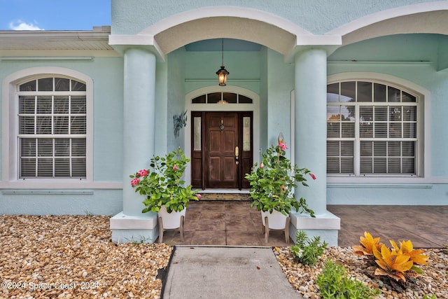 property entrance featuring stucco siding