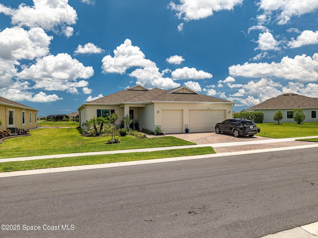 view of front facade featuring driveway, an attached garage, and a front yard