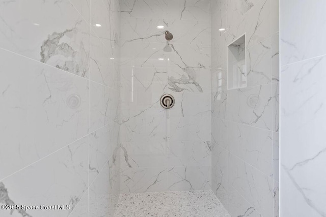 bathroom featuring a tile shower