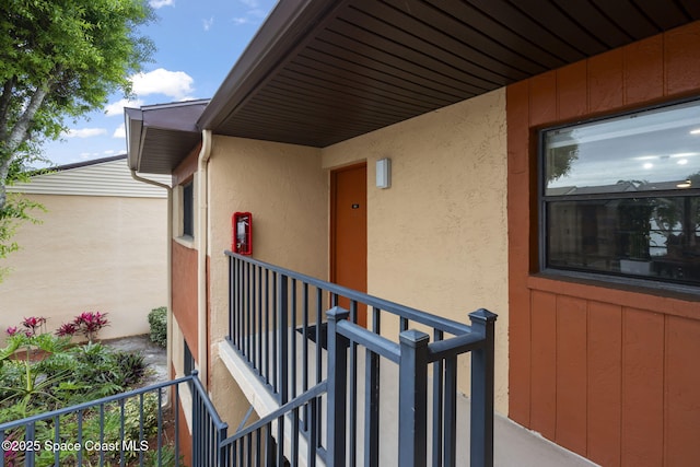 property entrance featuring stucco siding