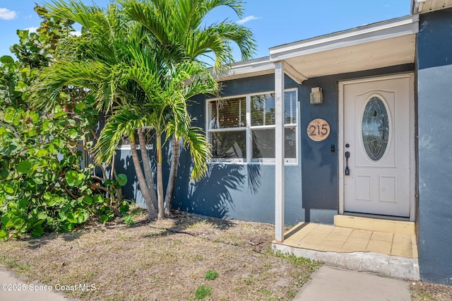 entrance to property with stucco siding