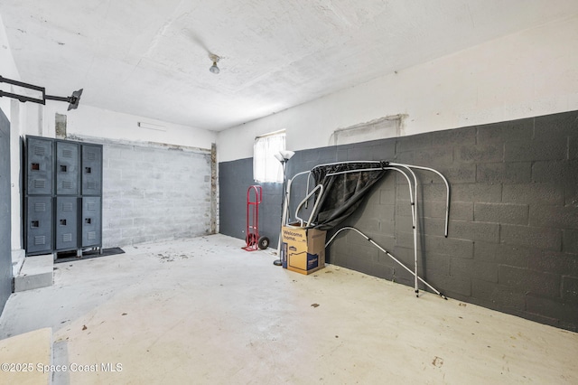 garage featuring concrete block wall