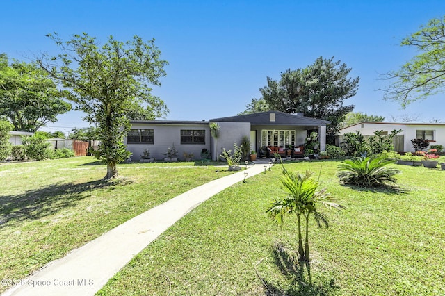 view of front facade with a front lawn and fence