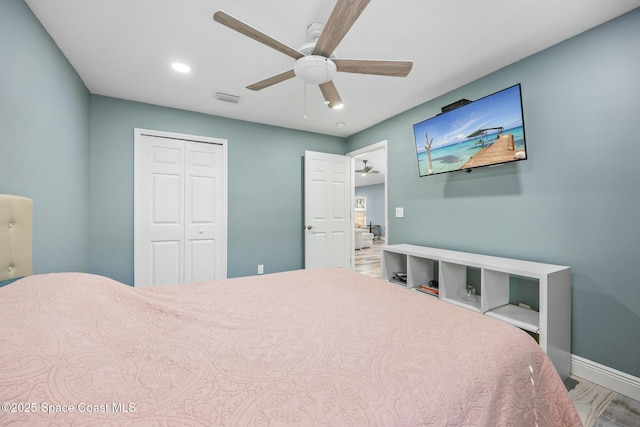 bedroom with visible vents, a ceiling fan, recessed lighting, a closet, and baseboards