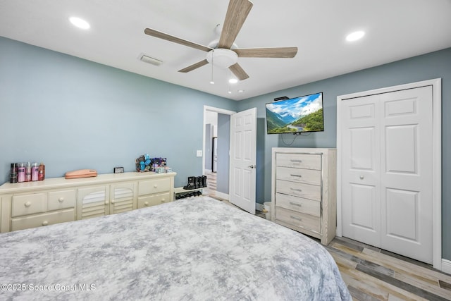 bedroom with a ceiling fan, recessed lighting, wood finished floors, and visible vents