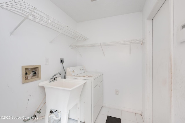 washroom with laundry area, washer / clothes dryer, baseboards, and a sink