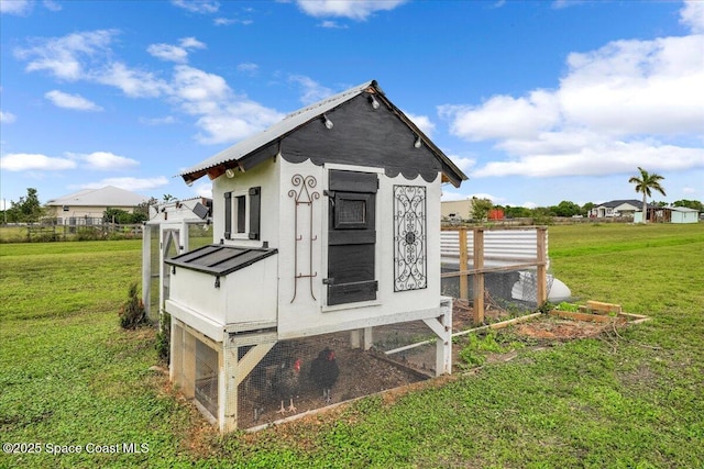 view of poultry coop featuring a lawn