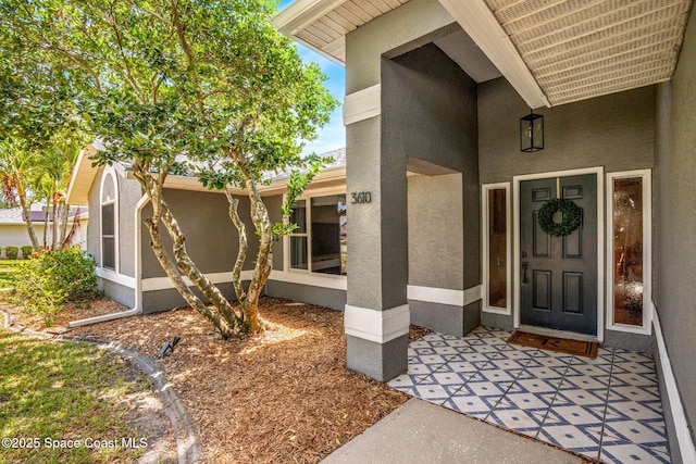 view of exterior entry featuring stucco siding