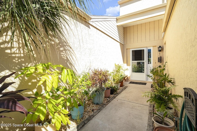 property entrance with stucco siding