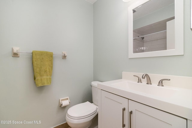 full bathroom featuring a shower, toilet, and vanity