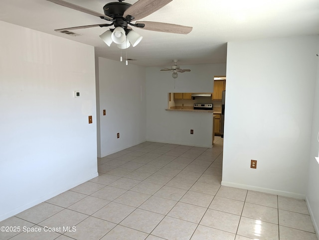 unfurnished room featuring light tile patterned floors, visible vents, baseboards, and a ceiling fan