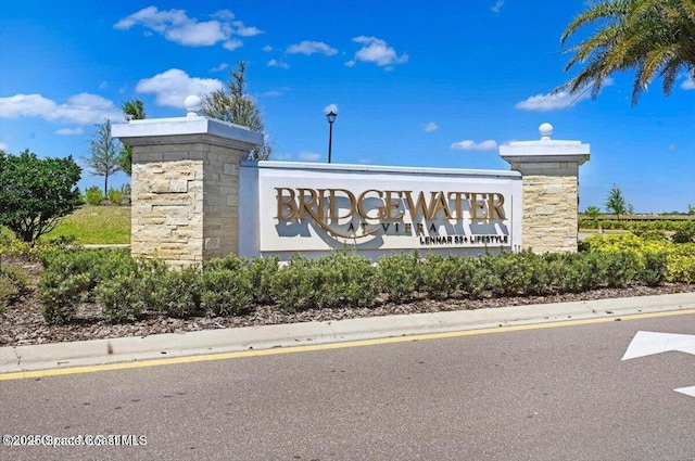 view of community / neighborhood sign