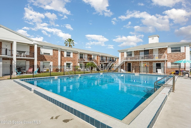 view of swimming pool with fence