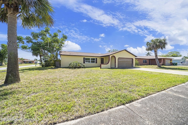 ranch-style house featuring stucco siding, an attached garage, driveway, and a front yard