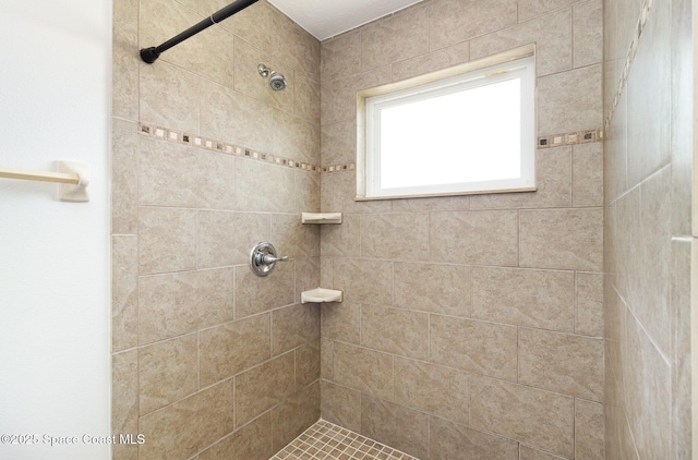 bathroom featuring a tile shower