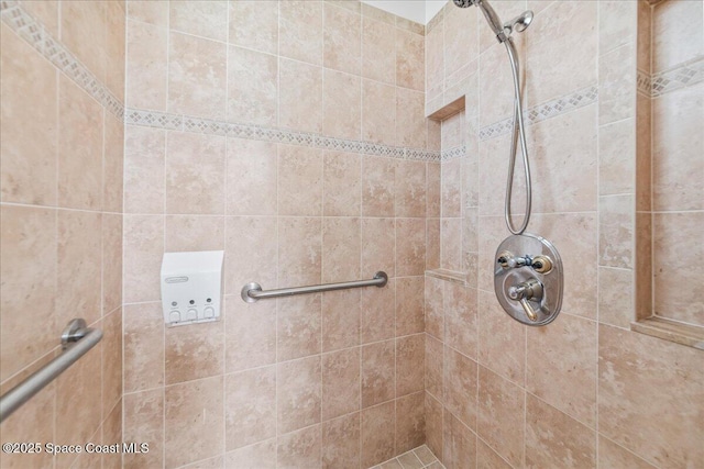 8652 Villanova Dr Unit 1001, Cape Canaveral, FL 32920 - bathroom with a tile shower