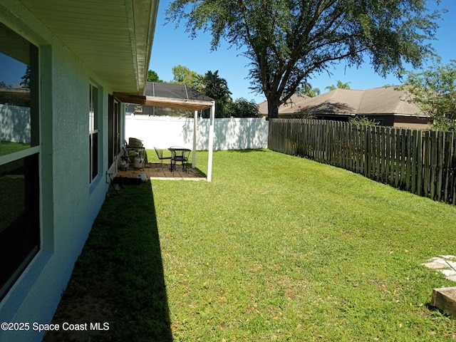 view of yard featuring a fenced backyard