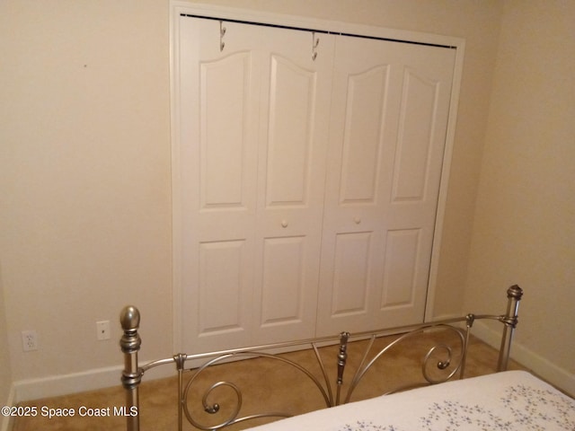 bedroom with baseboards and a closet