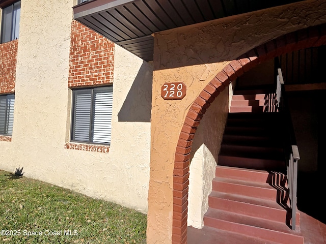 120 San Juan Cir, Melbourne, FL 32935 - view of stairway