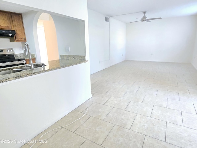 120 San Juan Cir, Melbourne, FL 32935 - kitchen featuring under cabinet range hood, stainless steel electric range oven, arched walkways, a ceiling fan, and a sink