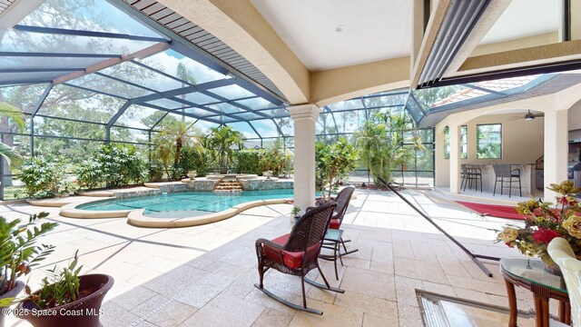 5454 Riveredge Dr, Titusville, FL 32780 - view of swimming pool featuring a patio area, a lanai, a pool with connected hot tub, and a ceiling fan